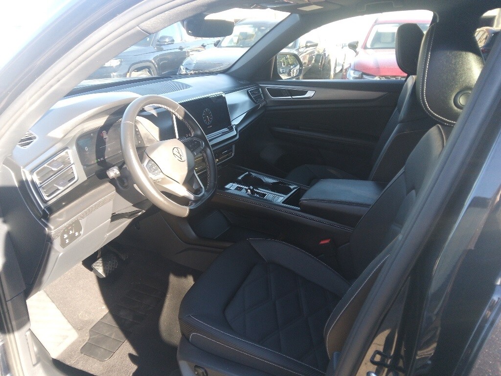 Certified 2025 Volkswagen Atlas Cross Sport 2.0T SE w/Technology SUV