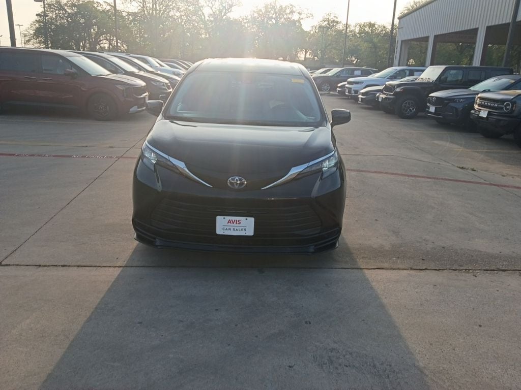 Thumbnail: 2025 Toyota Sienna - 5