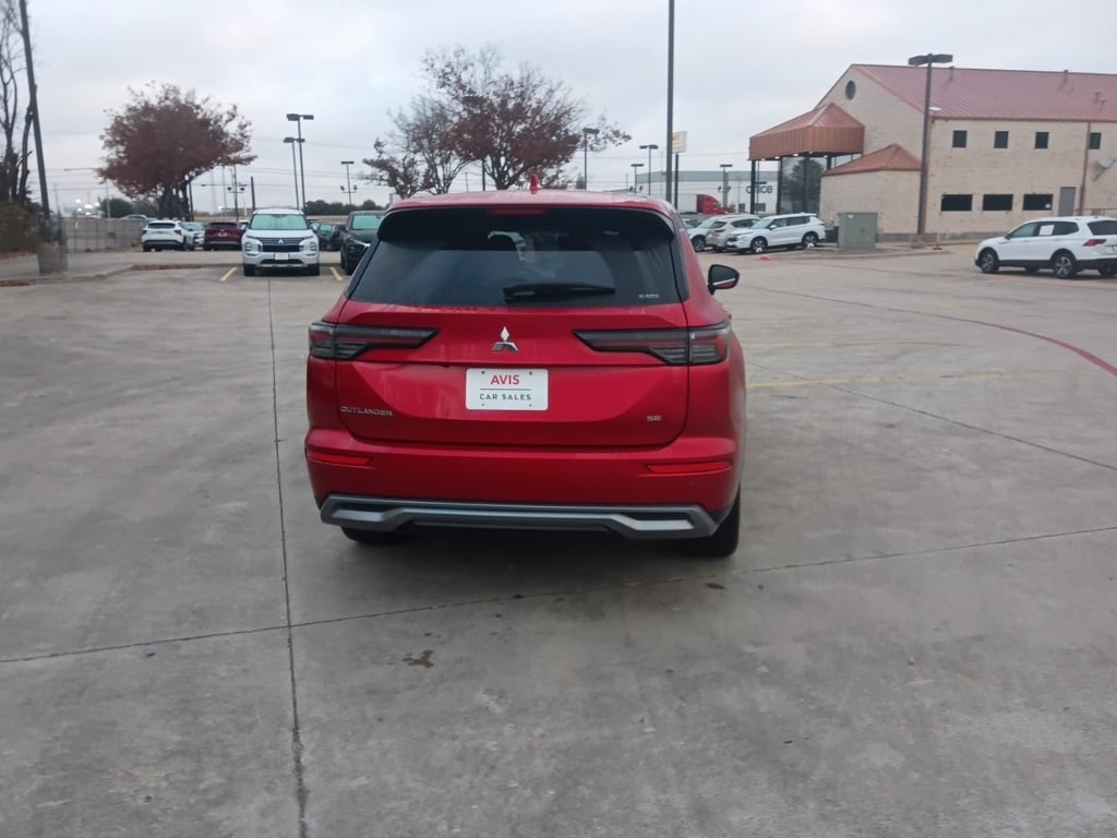 Thumbnail: 2025 Mitsubishi Outlander - 10
