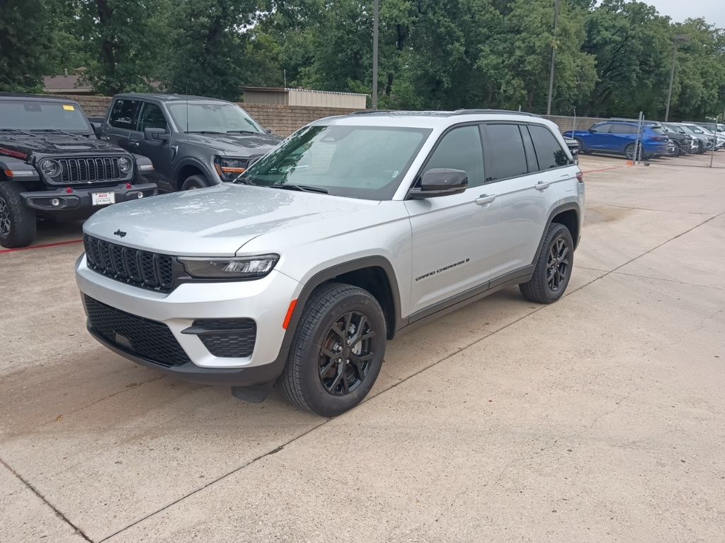 2025 Jeep Grand Cherokee's photo