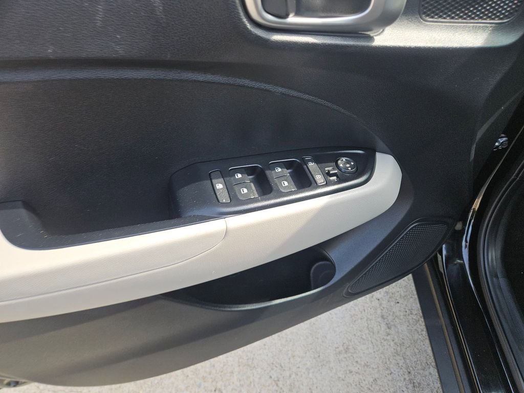 Thumbnail: 2025 Hyundai Venue - 15