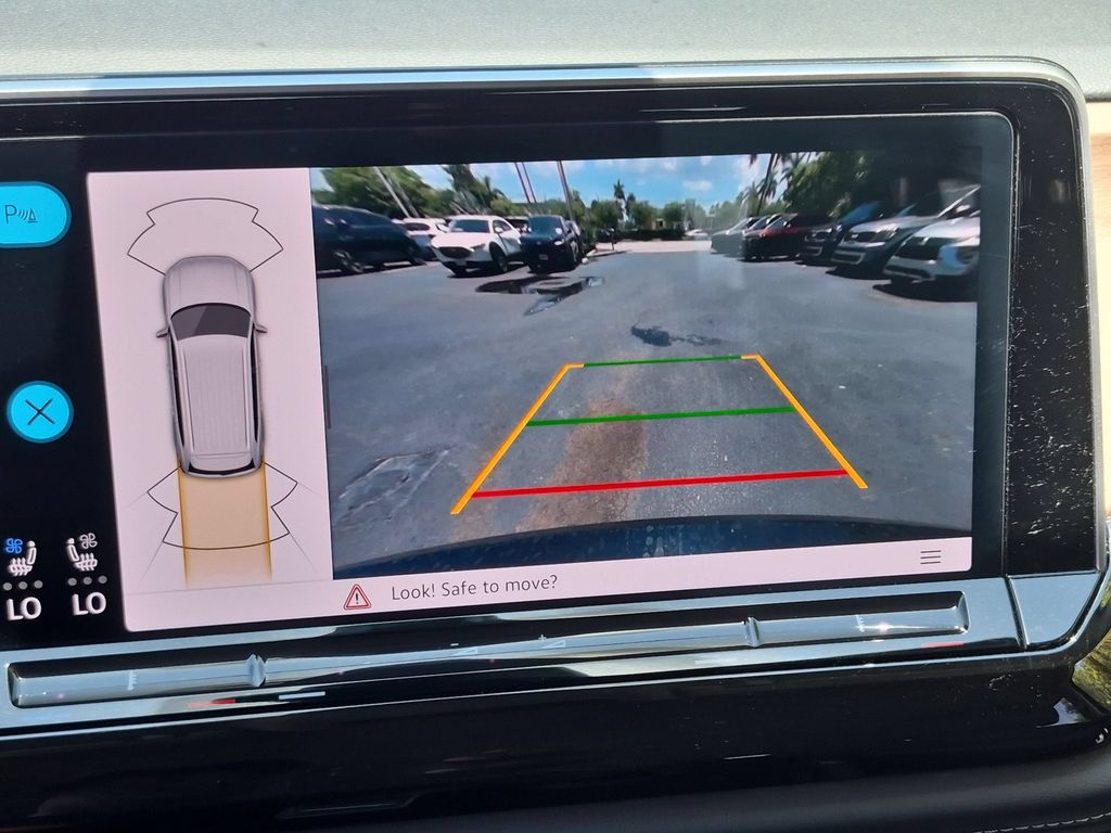 2025 Volkswagen Atlas SE w/Tech - Photo 17