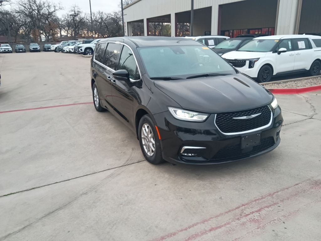 Thumbnail: 2025 Chrysler Pacifica - 5