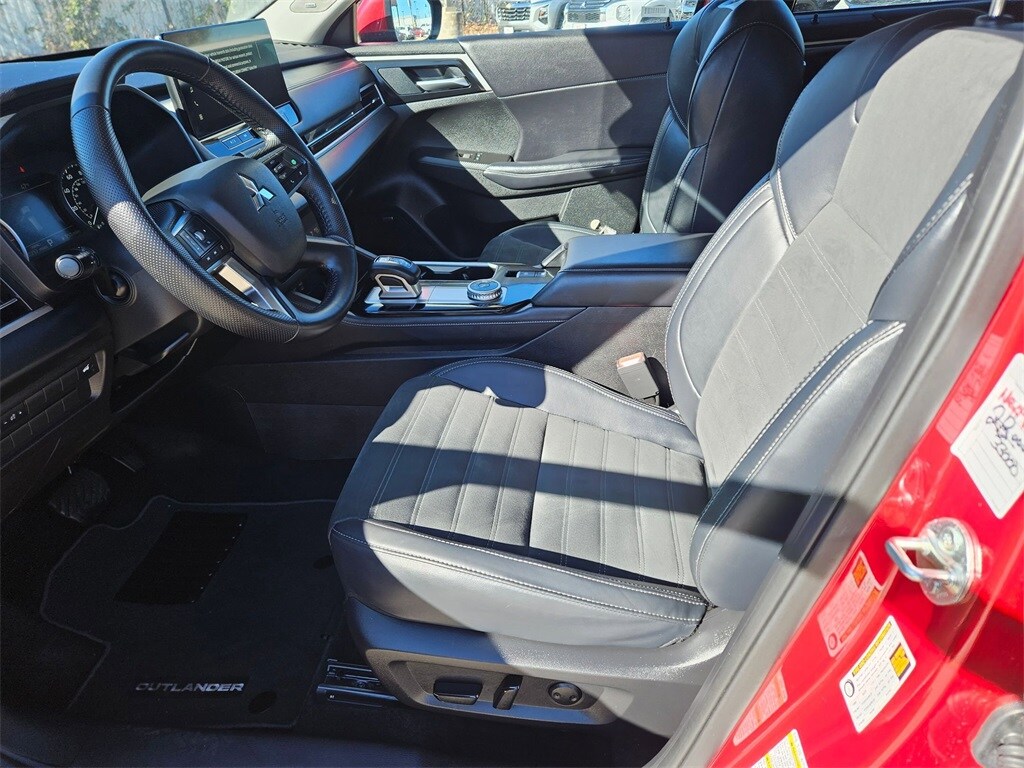 Thumbnail: 2025 Mitsubishi Outlander - 11