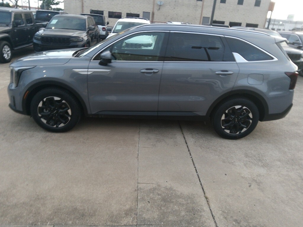 Thumbnail: 2024 Kia Sorento - 3