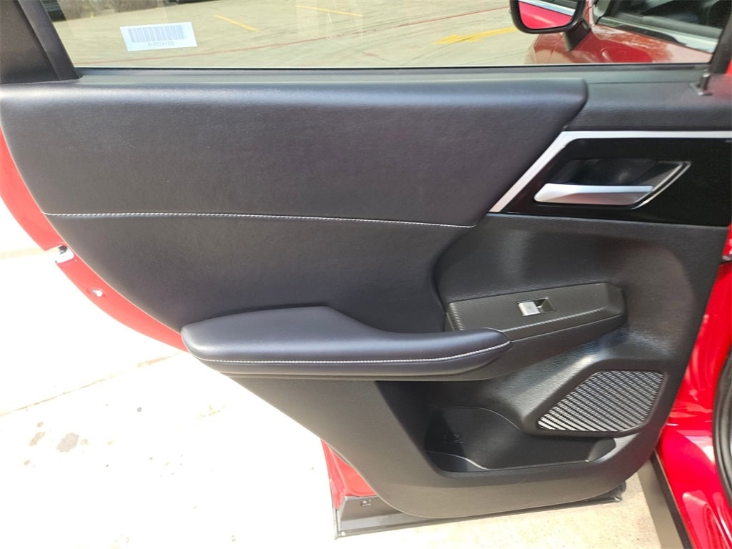 Thumbnail: 2024 Mitsubishi Outlander - 27