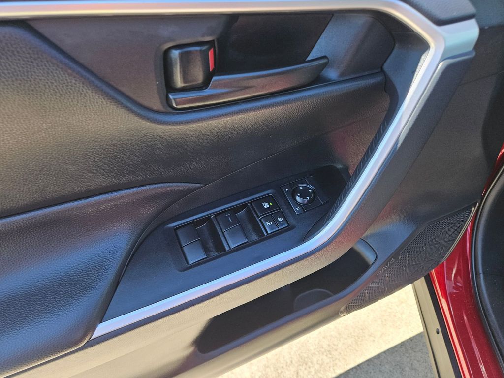 Thumbnail: 2025 Toyota RAV4 - 15