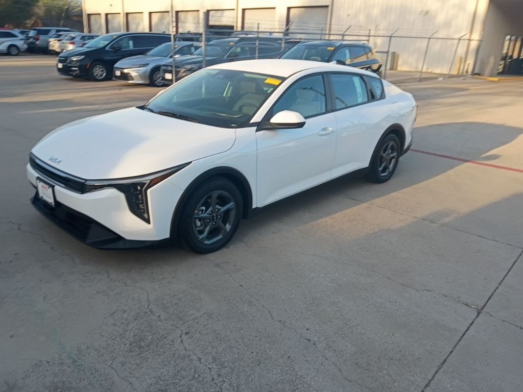 2025 Kia K4 LXS