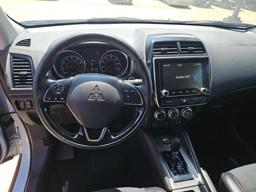 Thumbnail: 2025 Mitsubishi Outlander Sport - 17