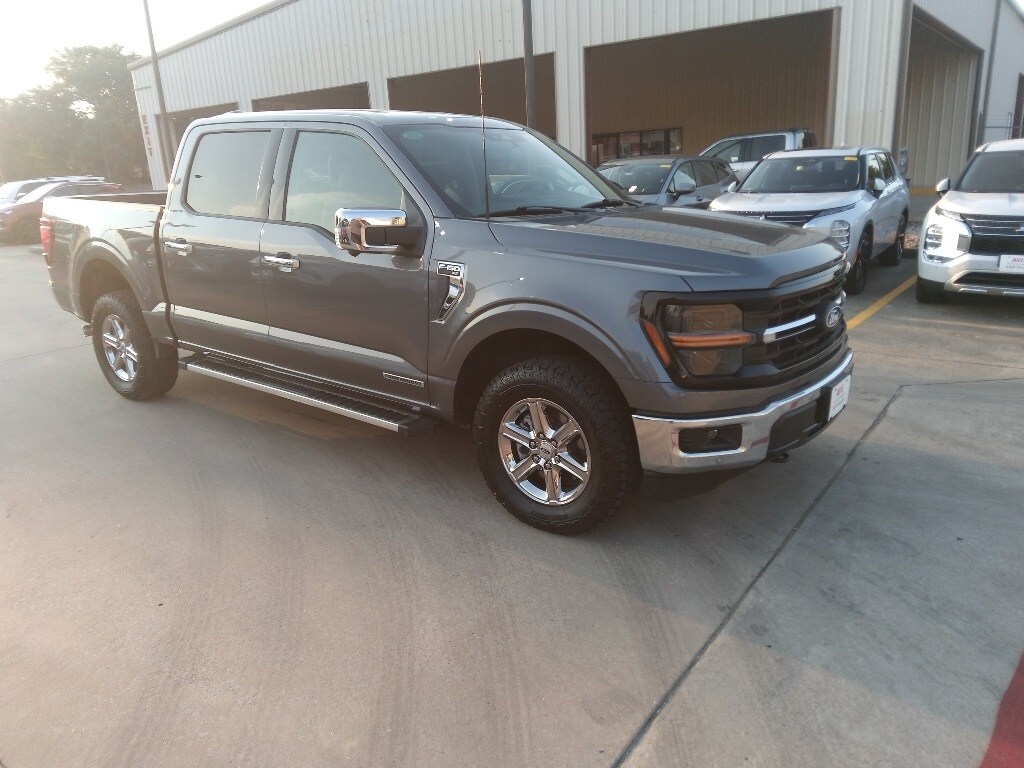 2024 Ford F-150 XLT photo 2