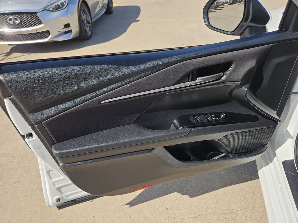 Thumbnail: 2025 Toyota Camry - 14