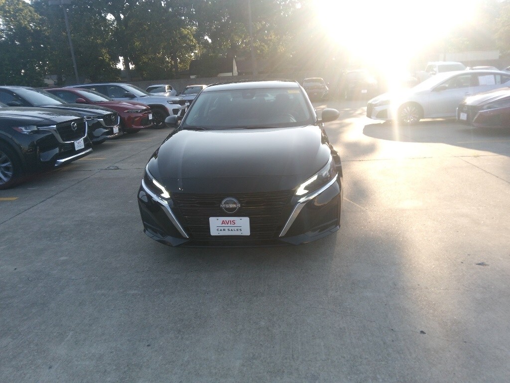 2024 Nissan Altima 2.5 SV photo 2