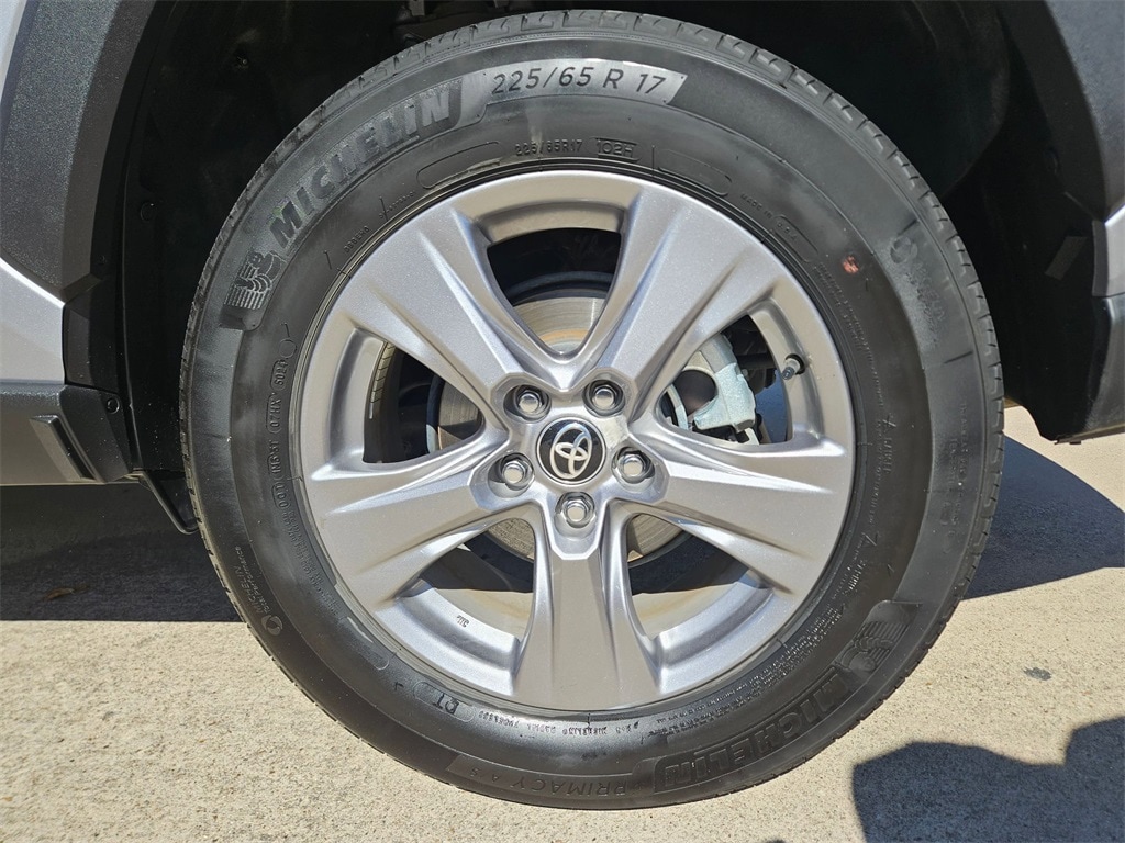 Thumbnail: 2025 Toyota RAV4 - 25