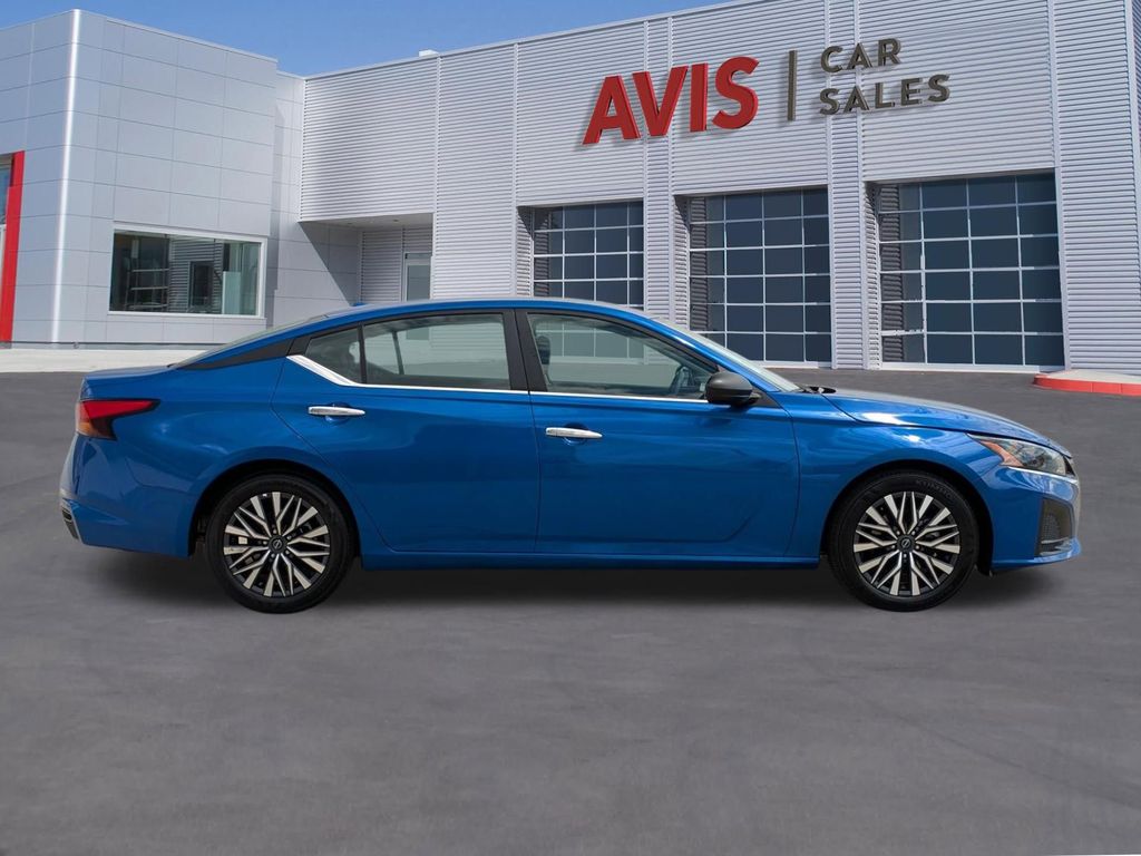 Thumbnail: 2025 Nissan Altima - 5