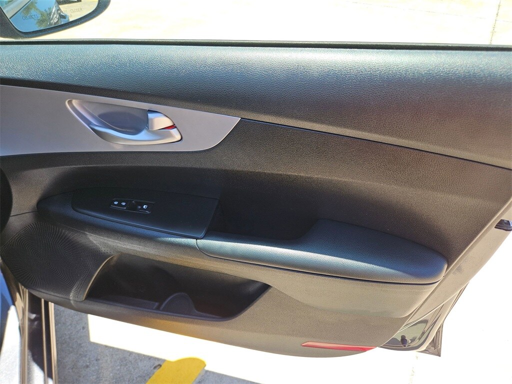 Thumbnail: 2024 Kia Forte - 37