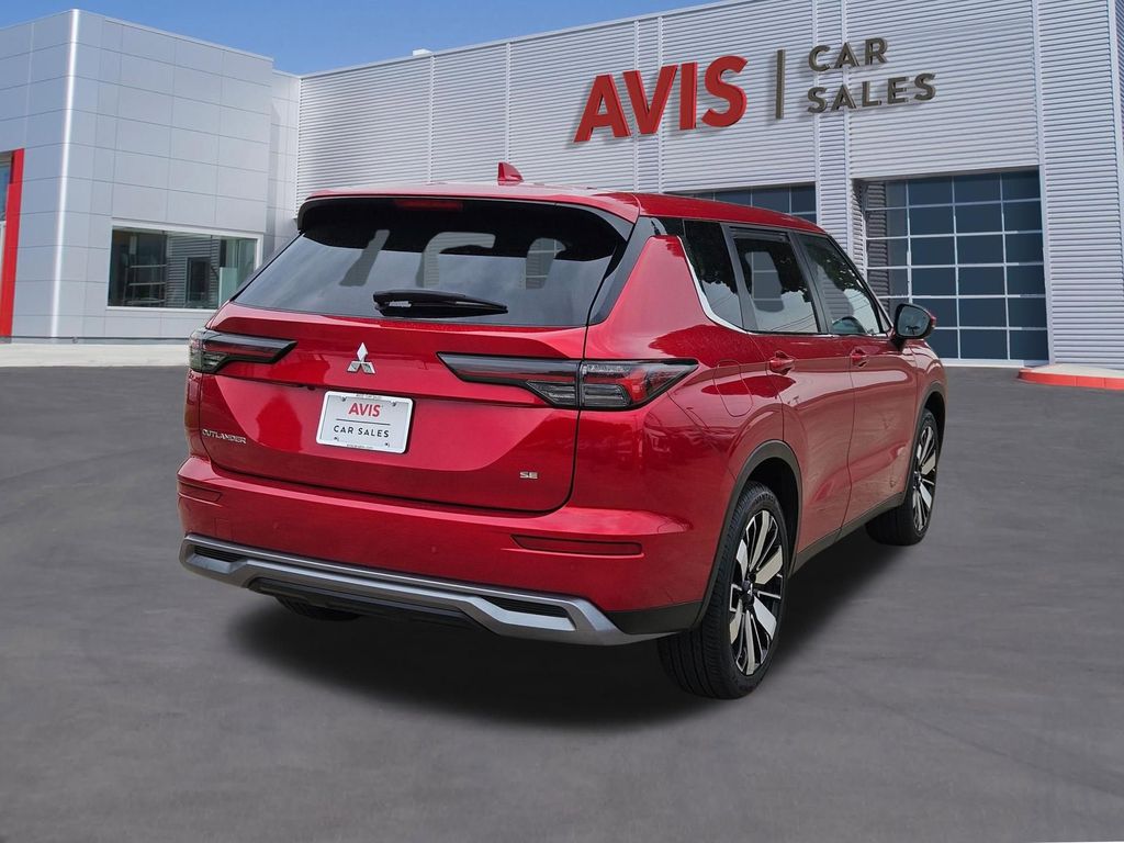 Thumbnail: 2025 Mitsubishi Outlander - 6
