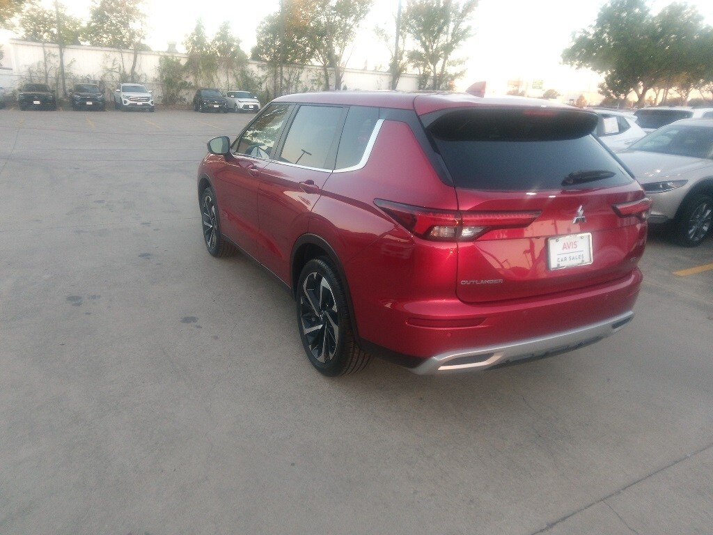 Thumbnail: 2024 Mitsubishi Outlander - 12