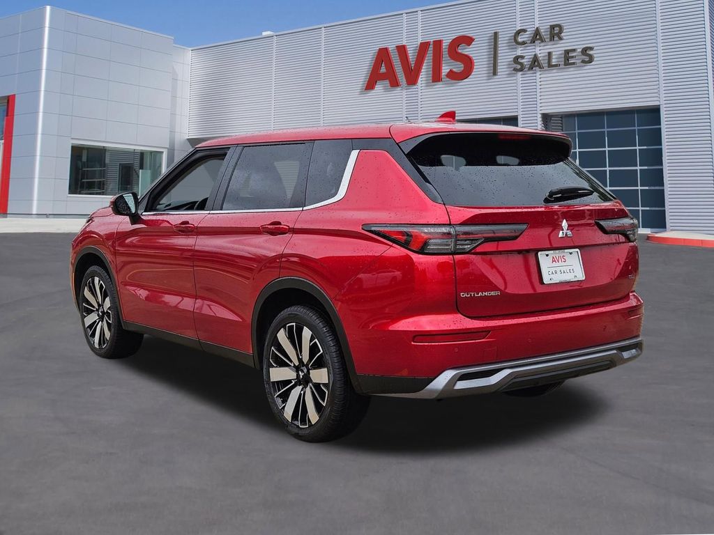 Thumbnail: 2025 Mitsubishi Outlander - 3