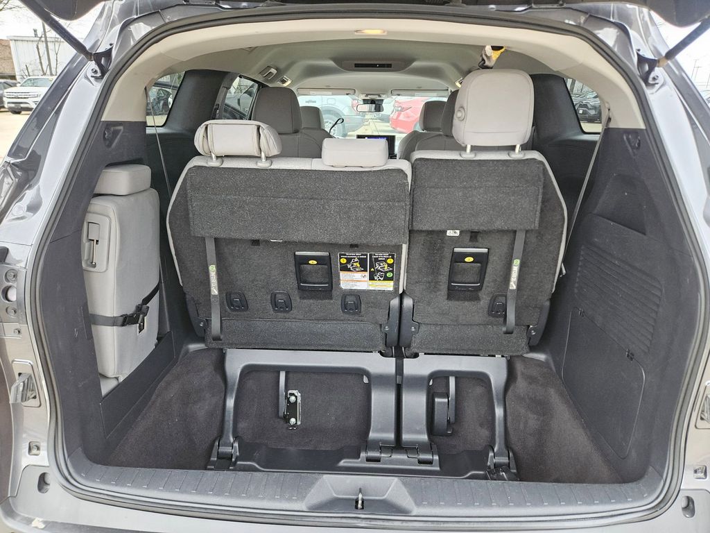 Thumbnail: 2025 Toyota Sienna - 24