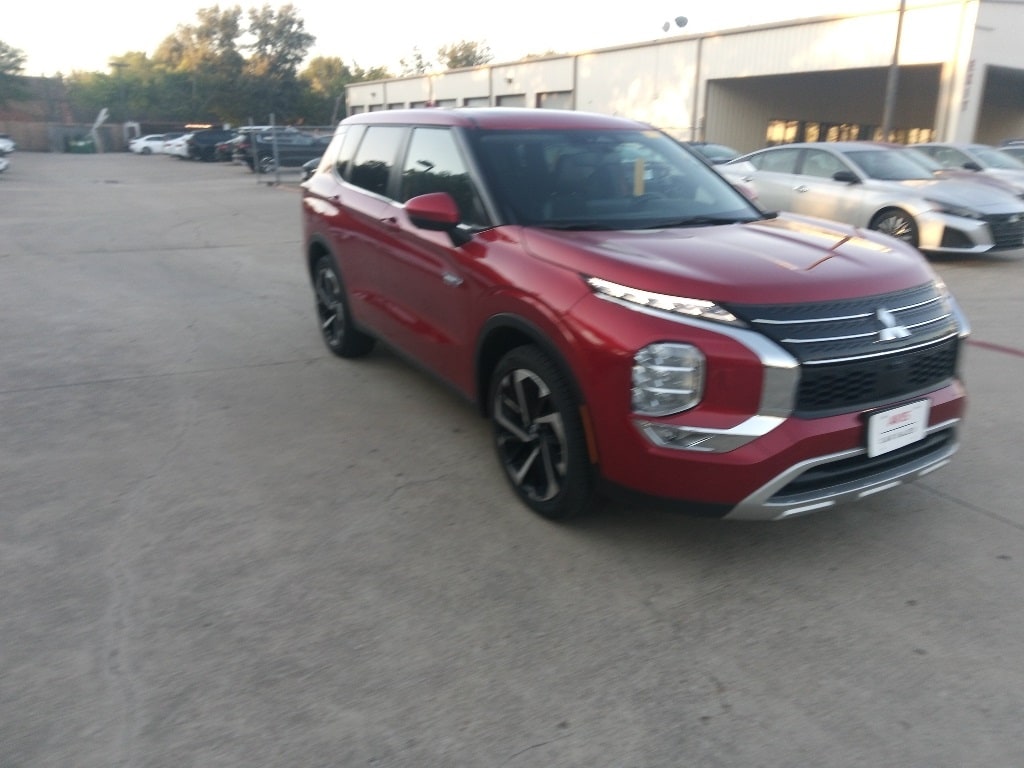 Thumbnail: 2023 Mitsubishi Outlander - 6
