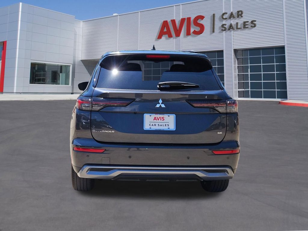 Thumbnail: 2025 Mitsubishi Outlander - 5