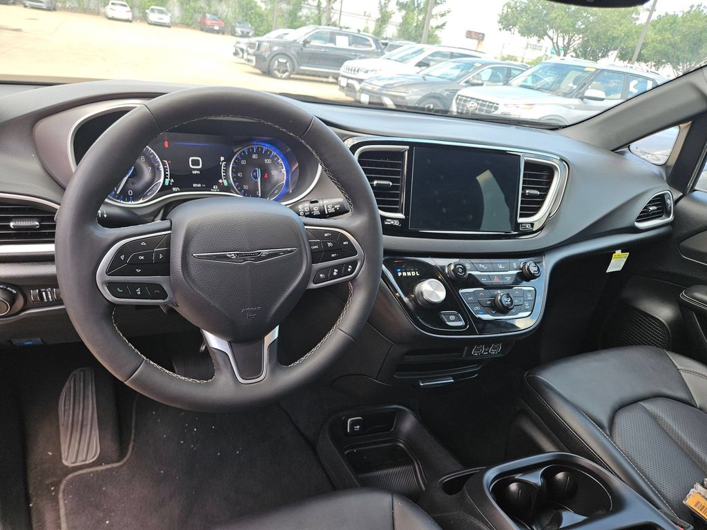 Thumbnail: 2025 Chrysler Pacifica - 15