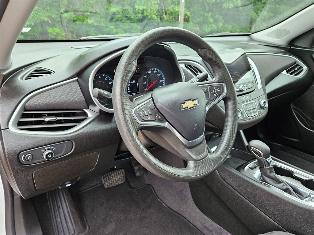 Thumbnail: 2023 Chevrolet Malibu - 15