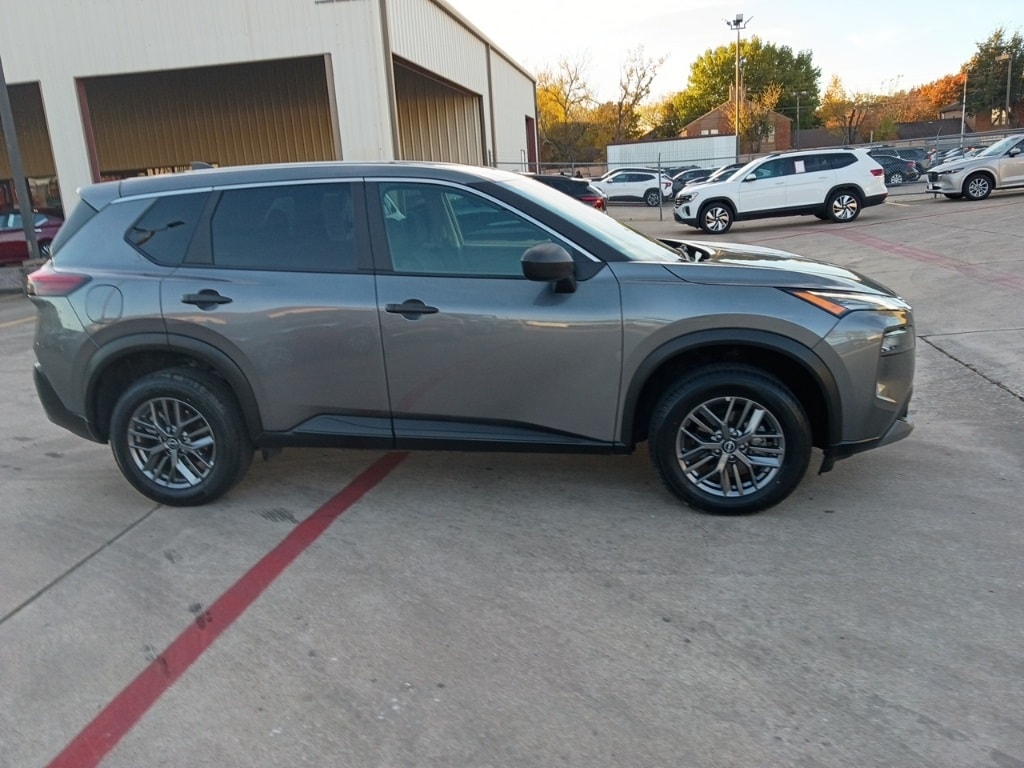 Thumbnail: 2023 Nissan Rogue - 4