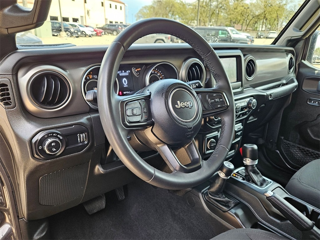 Thumbnail: 2023 Jeep Gladiator - 15