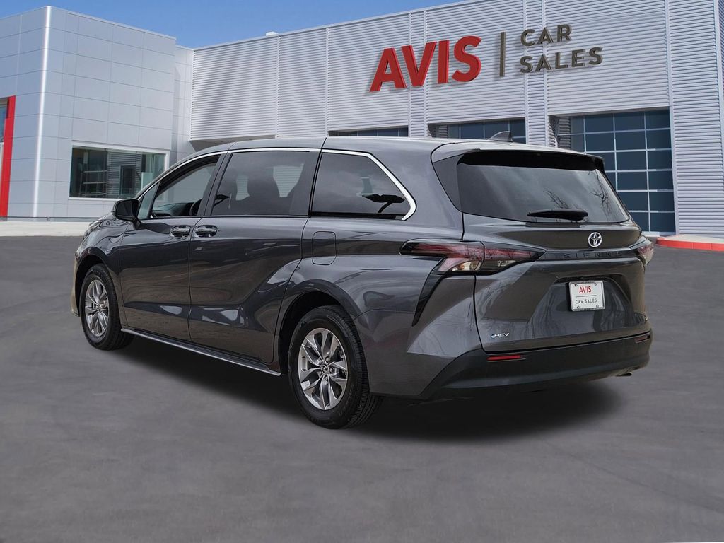 Thumbnail: 2025 Toyota Sienna - 3