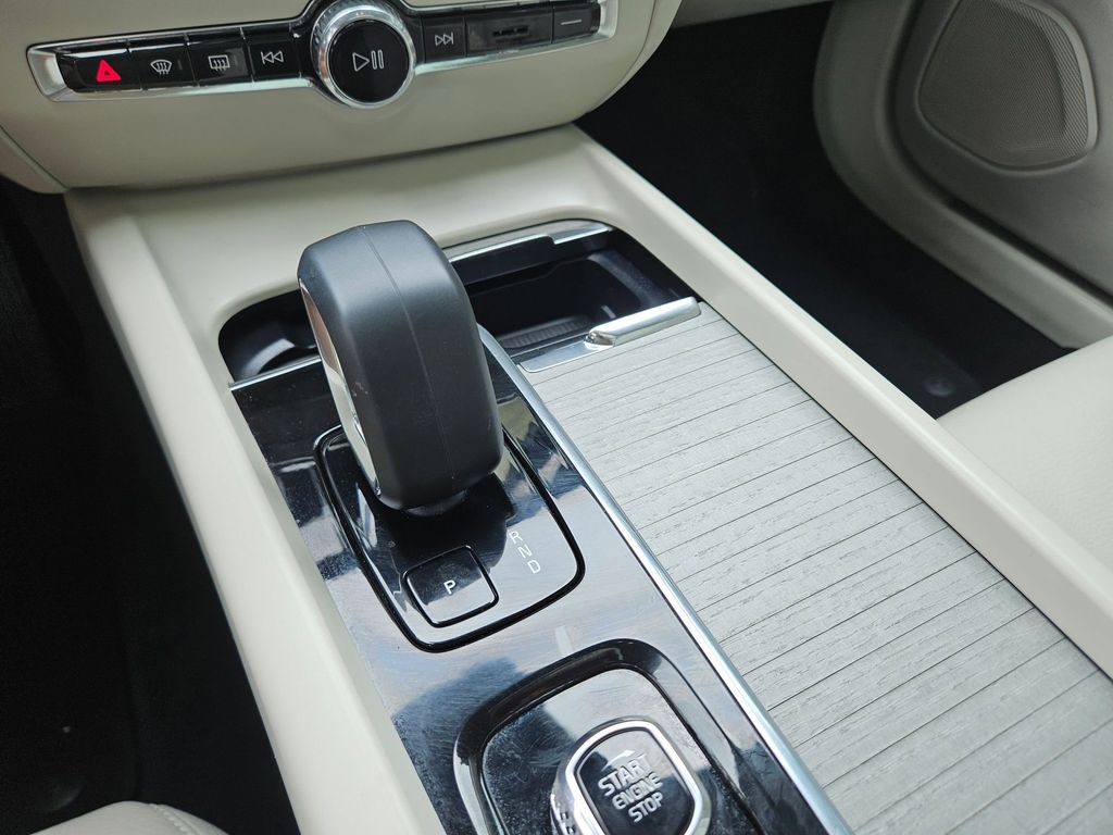 Thumbnail: 2025 Volvo S60 - 30