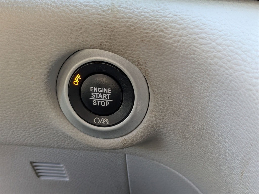 Thumbnail: 2021 Chrysler Pacifica - 19