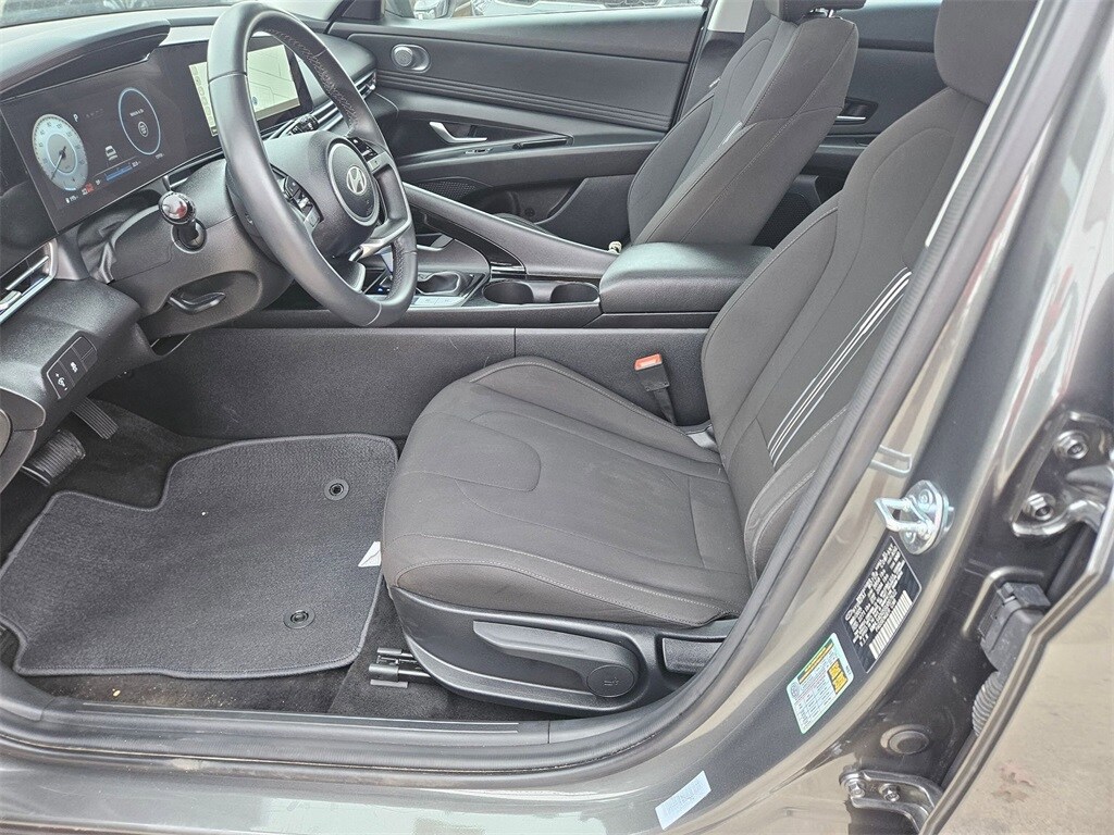 Thumbnail: 2025 Hyundai Elantra - 11