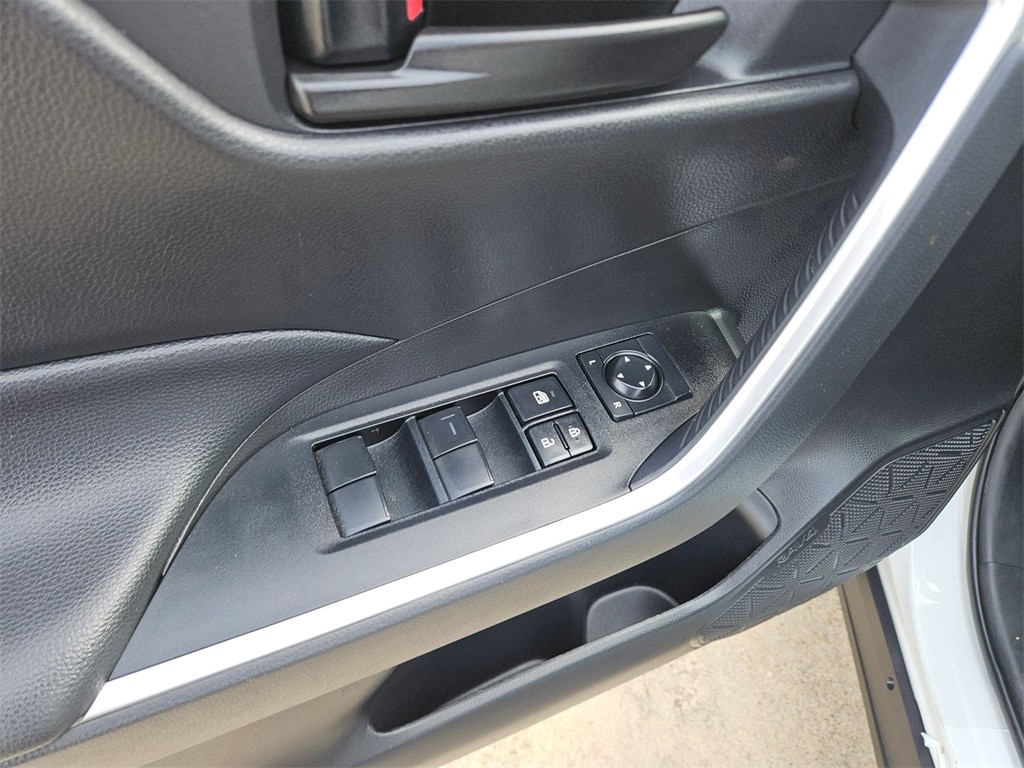 Thumbnail: 2025 Toyota RAV4 - 15