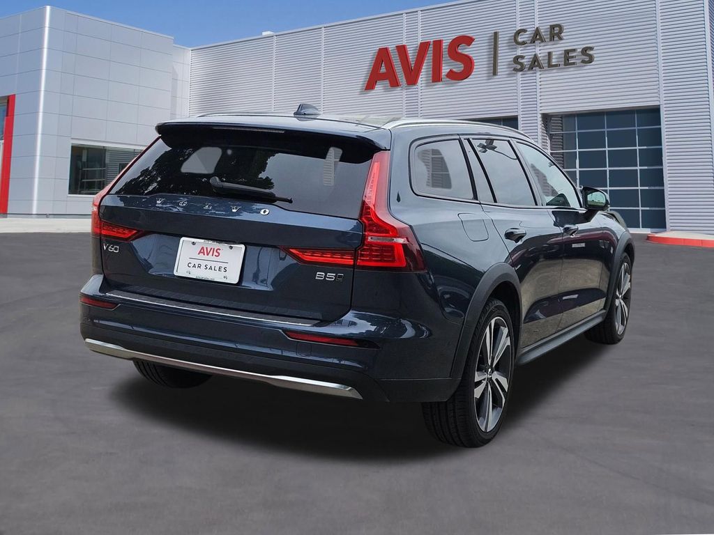 Thumbnail: 2025 Volvo S60 - 6