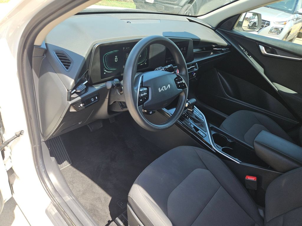 Thumbnail: 2025 Kia Niro - 15