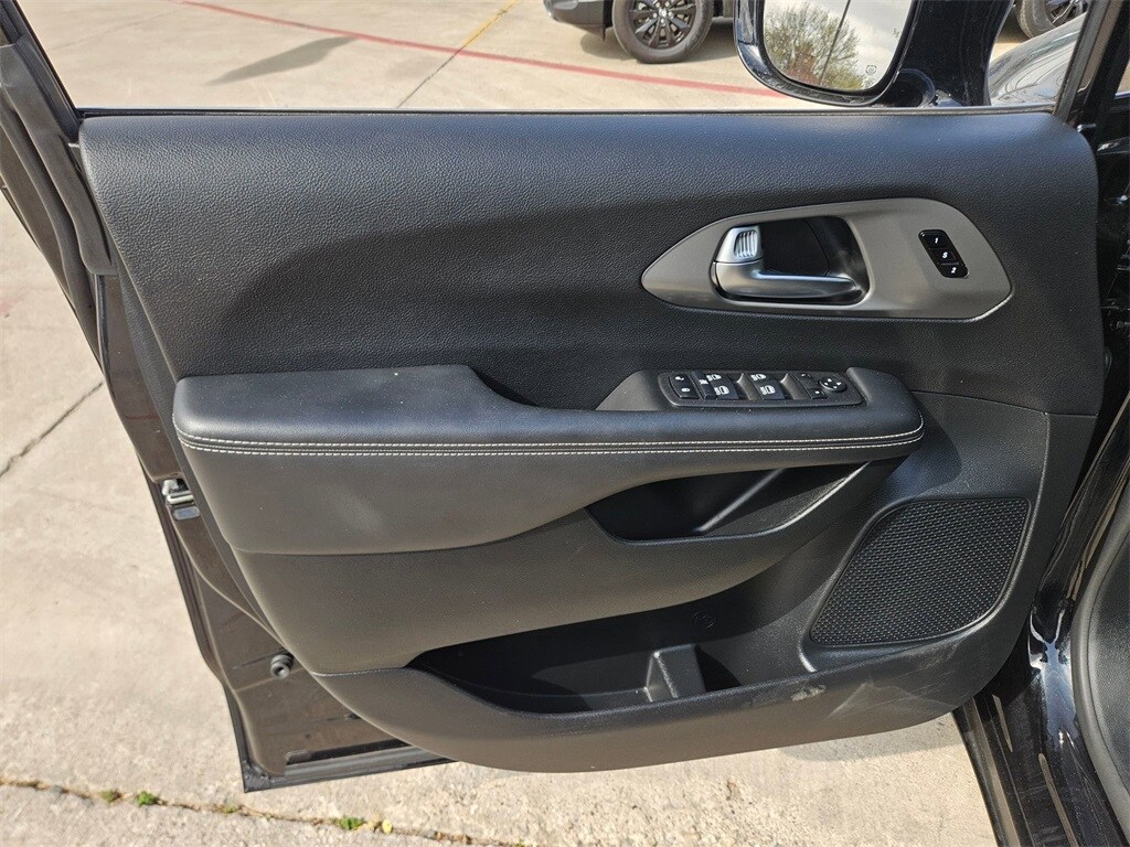 Thumbnail: 2025 Chrysler Pacifica - 11