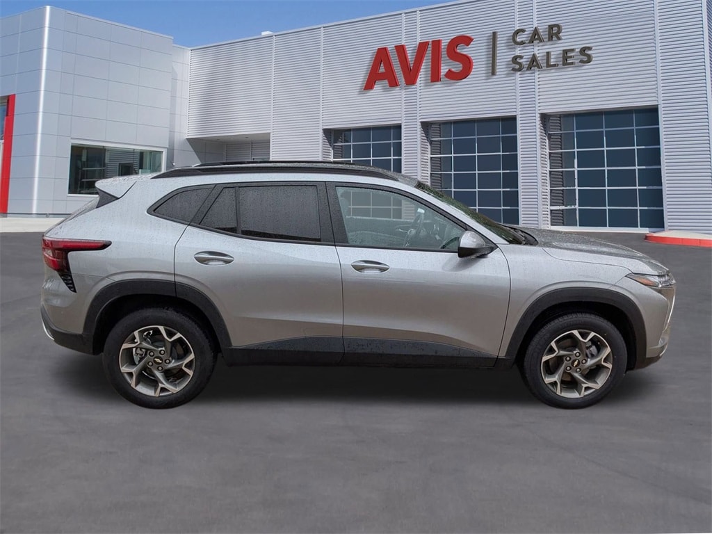 Thumbnail: 2025 Chevrolet Trax - 7