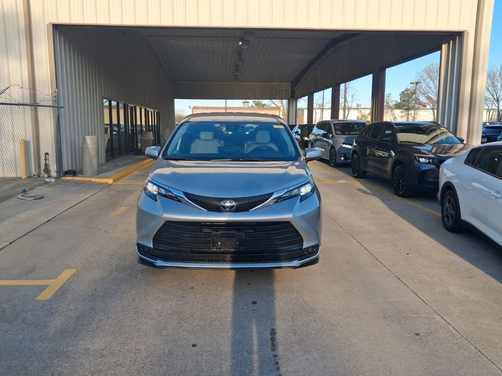 Thumbnail: 2025 Toyota Sienna - 5