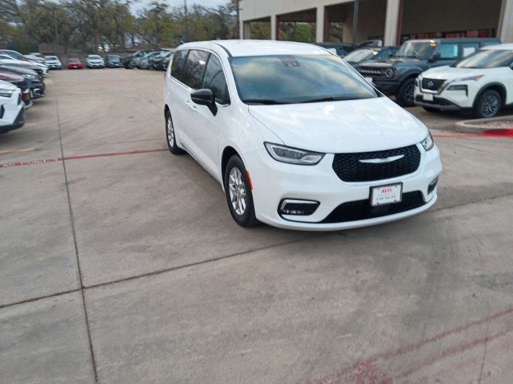 Thumbnail: 2025 Chrysler Pacifica - 6