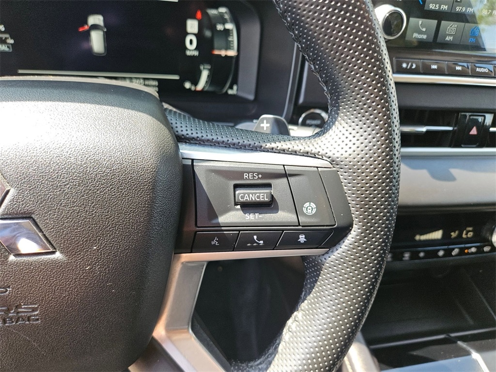 Thumbnail: 2023 Mitsubishi Outlander - 21