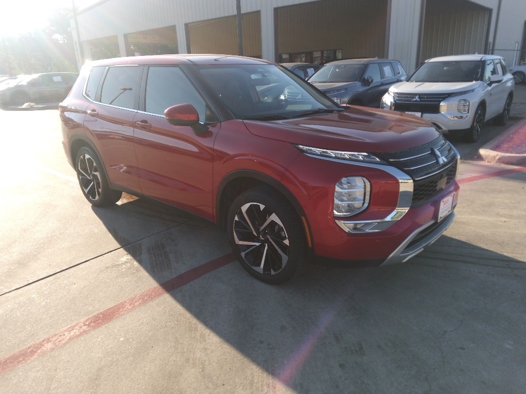 Thumbnail: 2024 Mitsubishi Outlander - 3