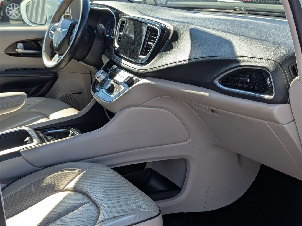 Thumbnail: 2021 Chrysler Pacifica - 29