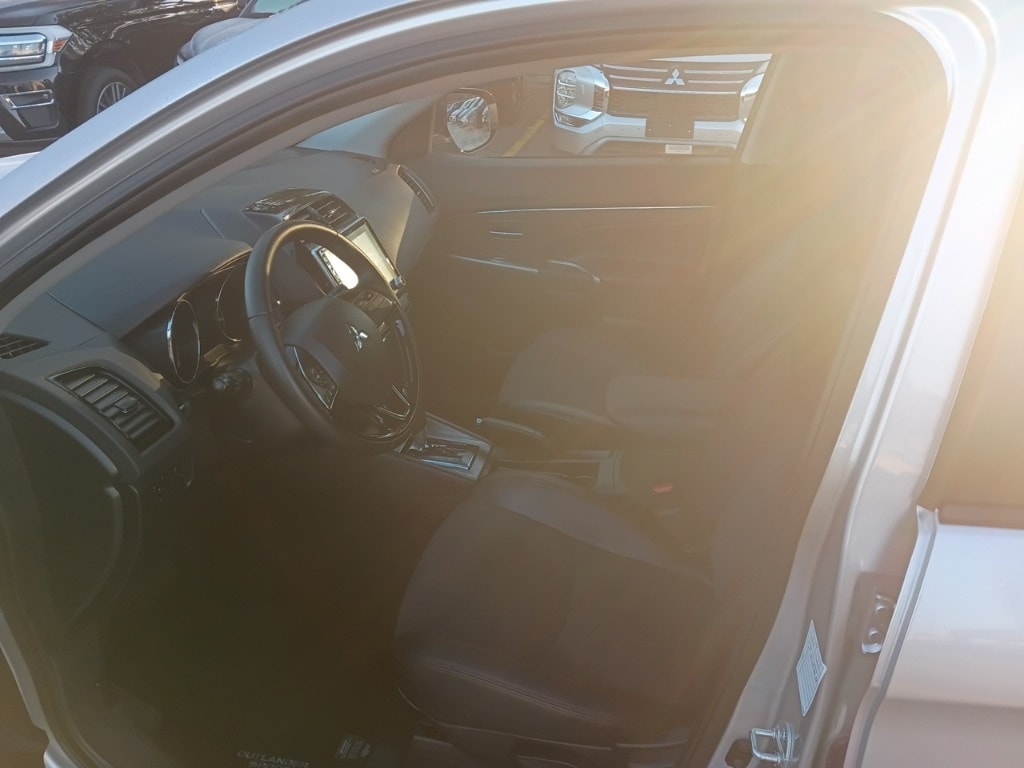 Thumbnail: 2025 Mitsubishi Outlander Sport - 3