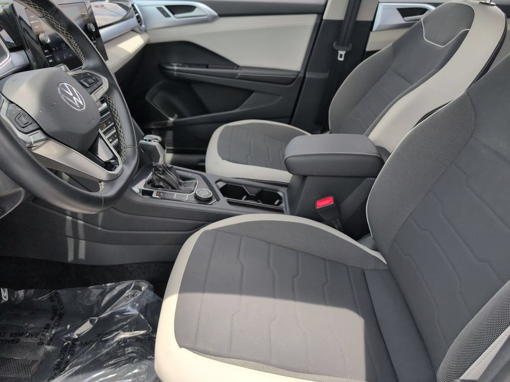 2025 Volkswagen Taos SE - Photo 24