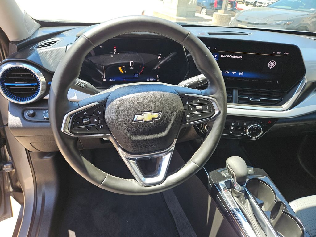 Thumbnail: 2025 Chevrolet Trax - 17