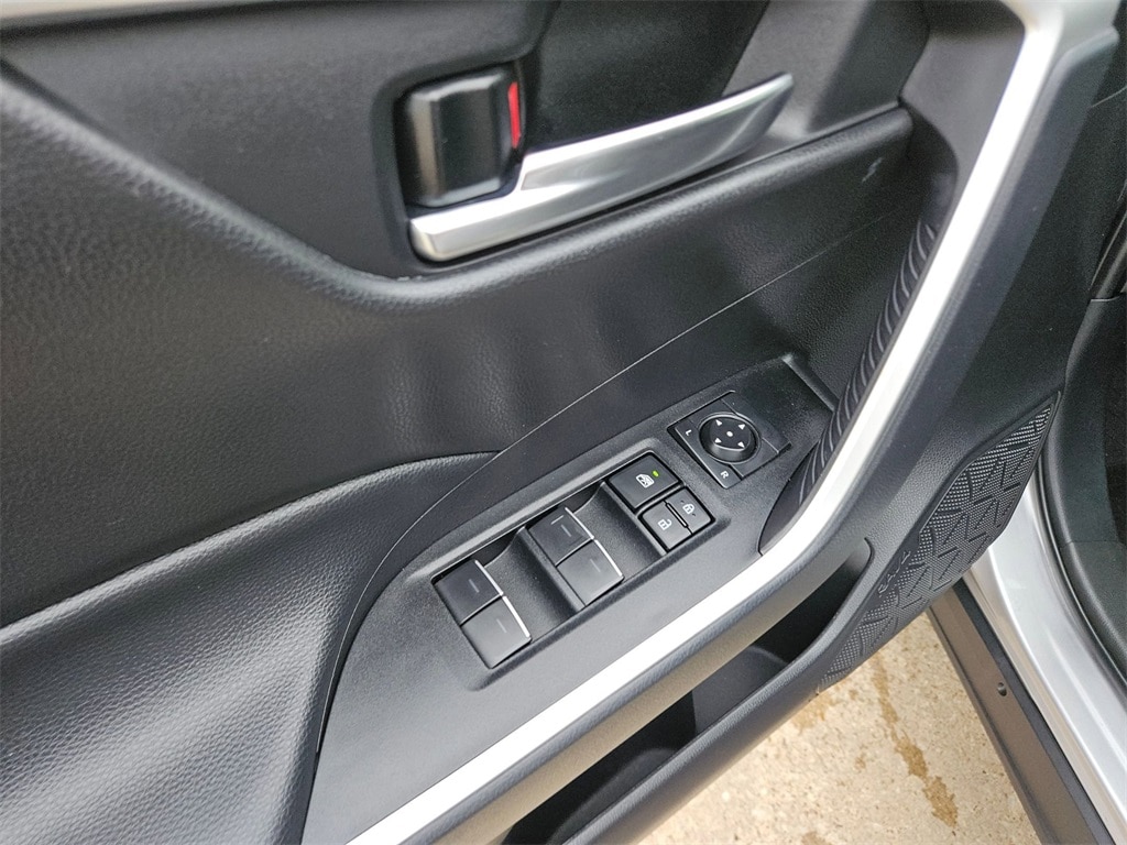 Thumbnail: 2025 Toyota RAV4 - 14