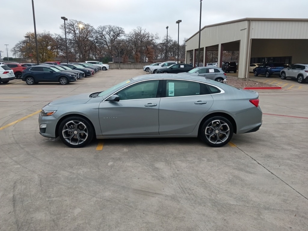 Thumbnail: 2024 Chevrolet Malibu - 4