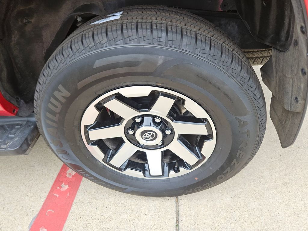Thumbnail: 2024 Toyota 4Runner - 25