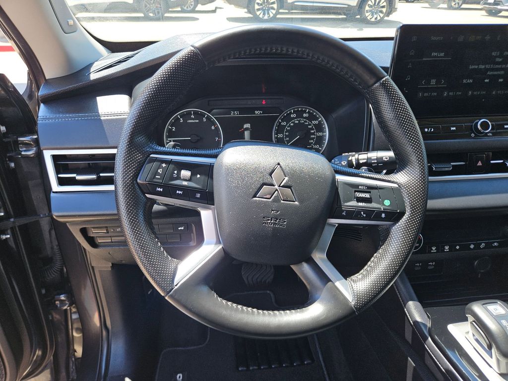 Thumbnail: 2025 Mitsubishi Outlander - 18